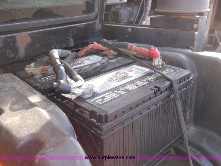 image for item B5063 2007 Challenger MT665B MFWA tractor