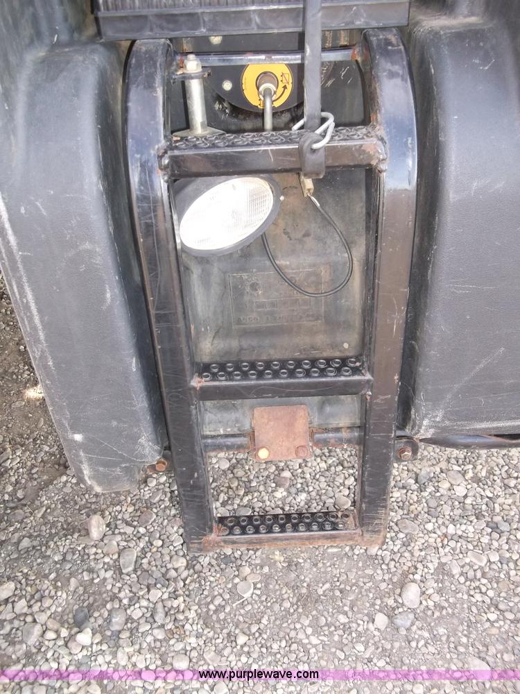 image for item B5063 2007 Challenger MT665B MFWA tractor