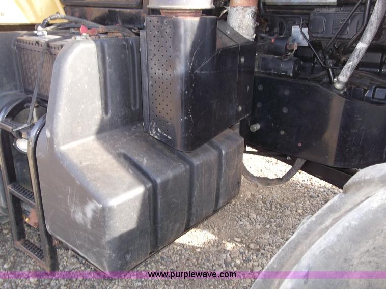 image for item B5063 2007 Challenger MT665B MFWA tractor