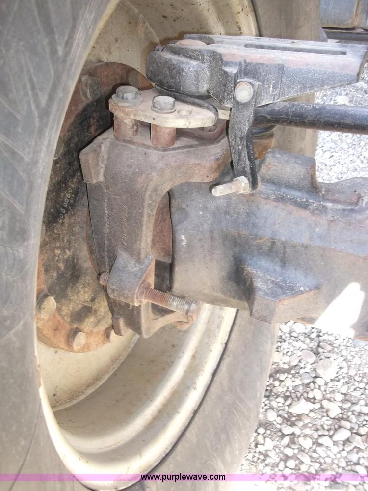 image for item B5063 2007 Challenger MT665B MFWA tractor