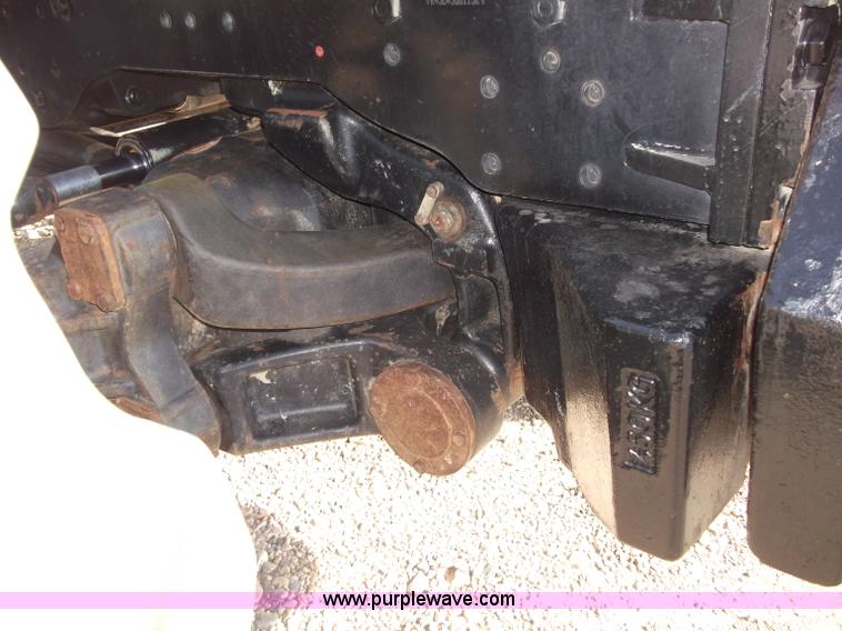 image for item B5063 2007 Challenger MT665B MFWA tractor