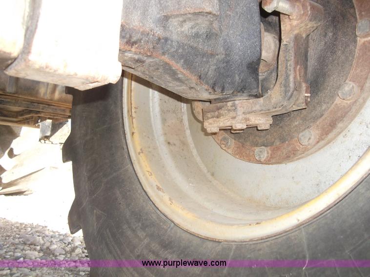 image for item B5063 2007 Challenger MT665B MFWA tractor