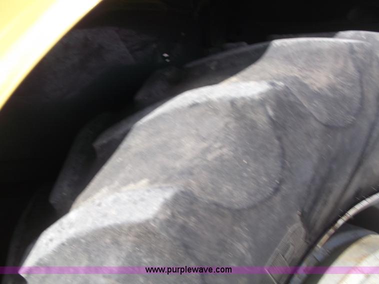 image for item B5063 2007 Challenger MT665B MFWA tractor