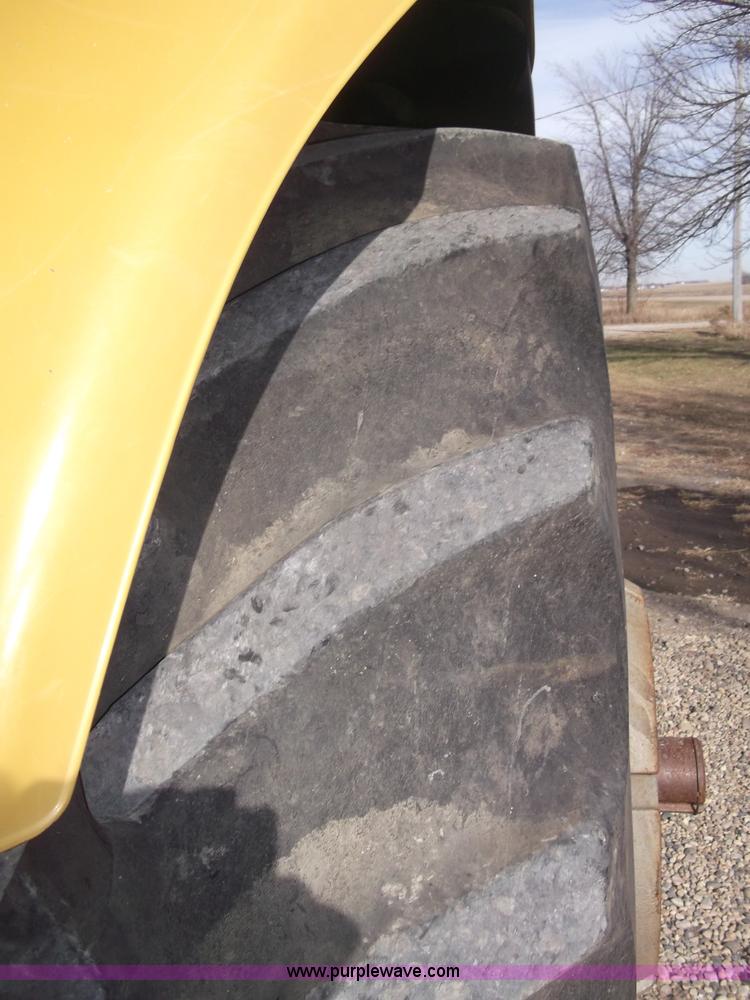 image for item B5063 2007 Challenger MT665B MFWA tractor