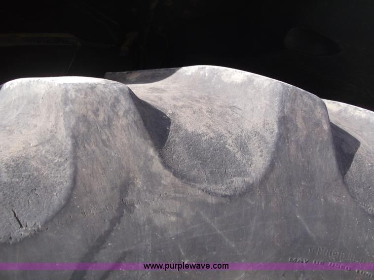 image for item B5063 2007 Challenger MT665B MFWA tractor