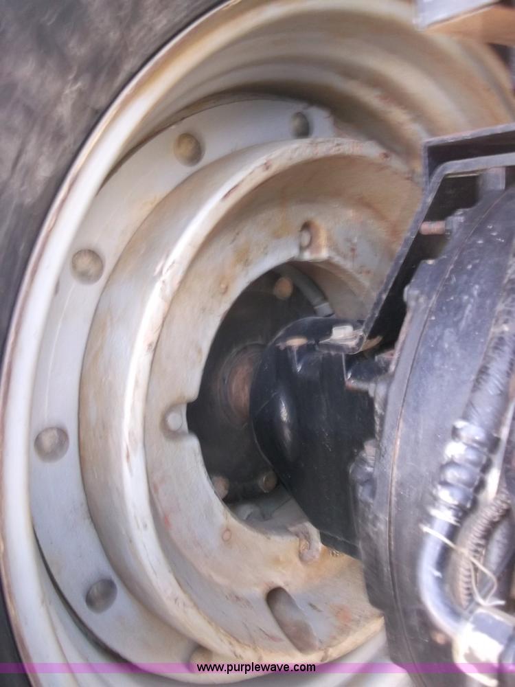 image for item B5063 2007 Challenger MT665B MFWA tractor