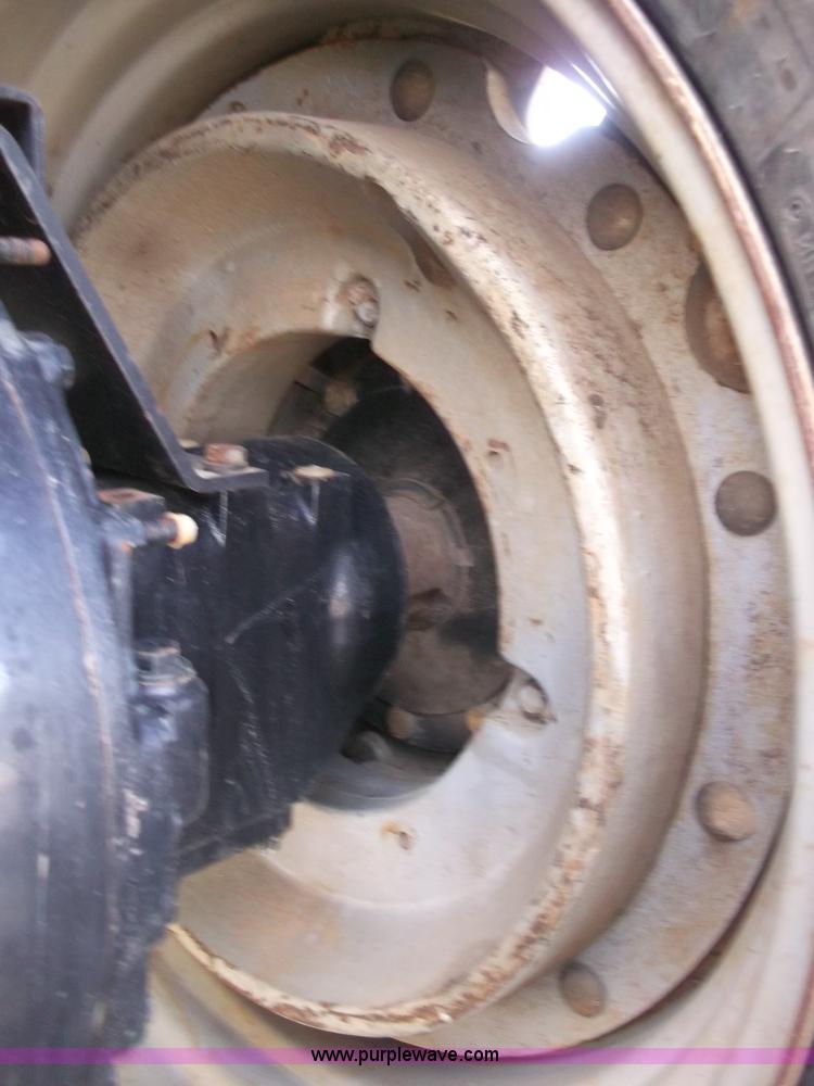 image for item B5063 2007 Challenger MT665B MFWA tractor