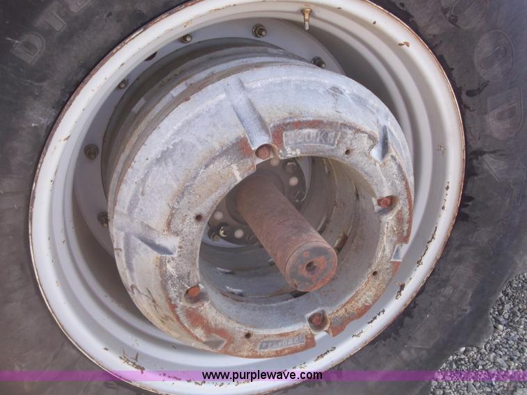 image for item B5063 2007 Challenger MT665B MFWA tractor