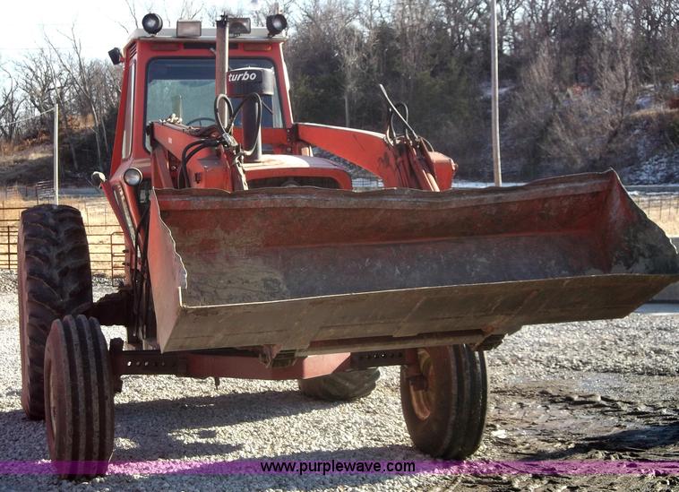 image for item B5068 1976 Allis Chalmers 7060 tractor