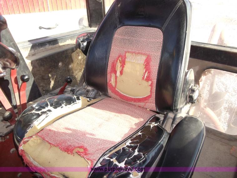 image for item B5068 1976 Allis Chalmers 7060 tractor