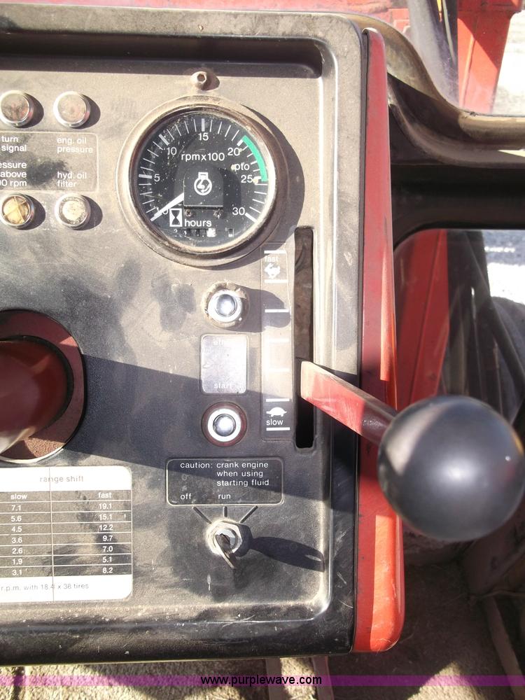 image for item B5068 1976 Allis Chalmers 7060 tractor