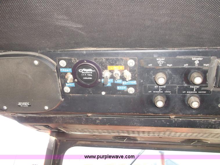 image for item B5068 1976 Allis Chalmers 7060 tractor