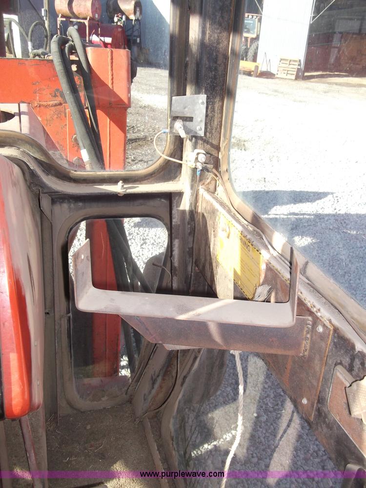 image for item B5068 1976 Allis Chalmers 7060 tractor