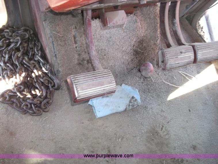 image for item B5068 1976 Allis Chalmers 7060 tractor