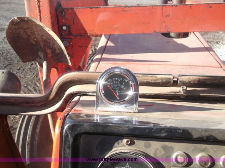 image for item B5068 1976 Allis Chalmers 7060 tractor