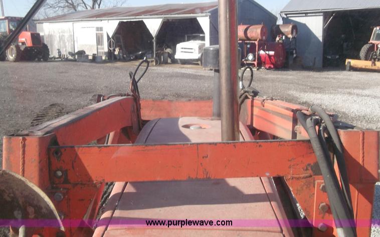 image for item B5068 1976 Allis Chalmers 7060 tractor