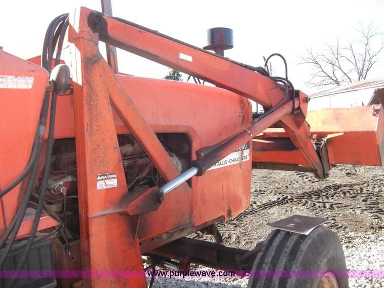 image for item B5068 1976 Allis Chalmers 7060 tractor