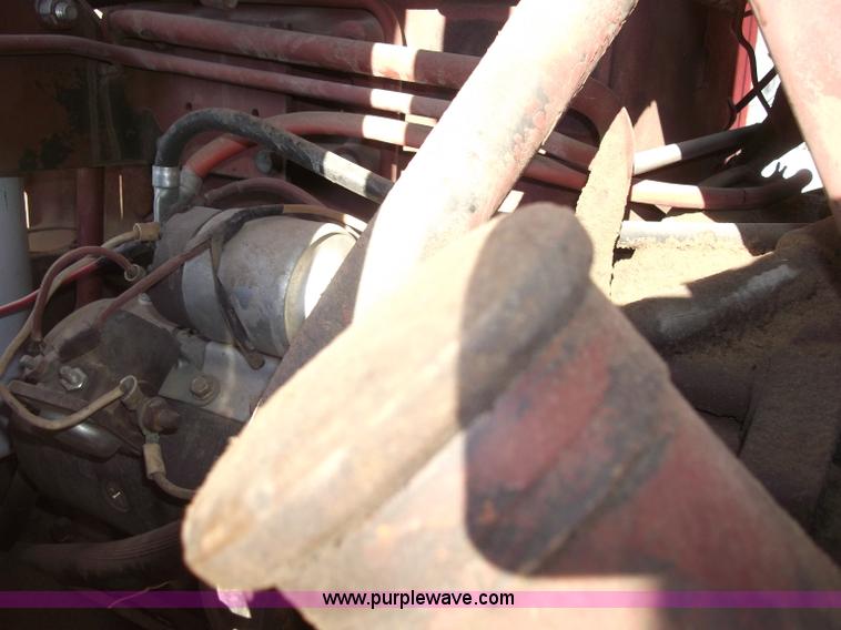 image for item B5068 1976 Allis Chalmers 7060 tractor