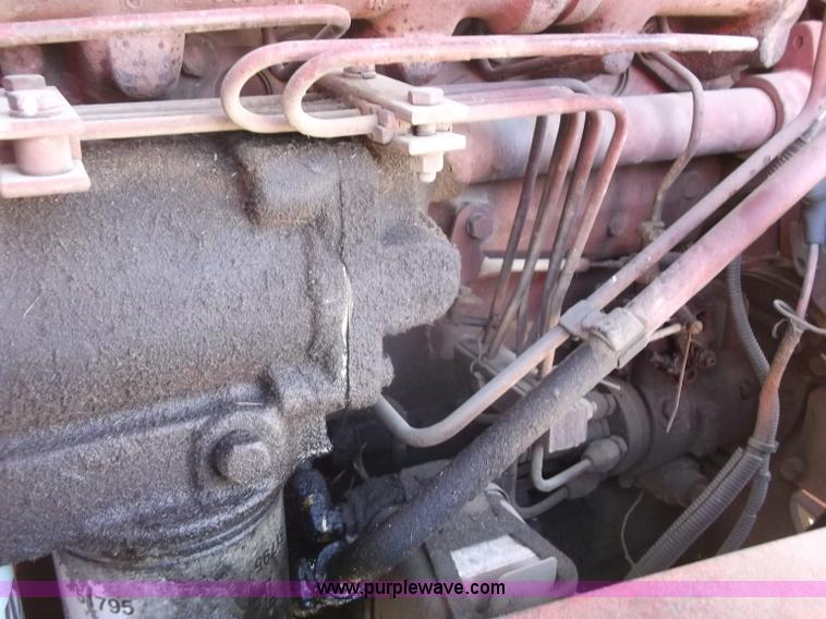 image for item B5068 1976 Allis Chalmers 7060 tractor