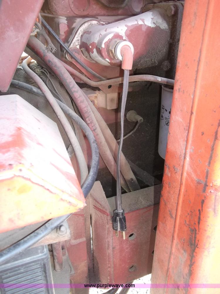 image for item B5068 1976 Allis Chalmers 7060 tractor