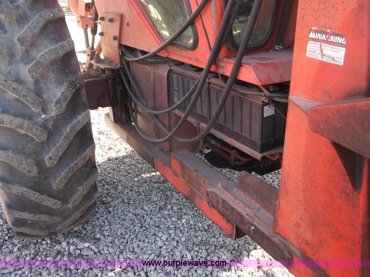 image for item B5068 1976 Allis Chalmers 7060 tractor