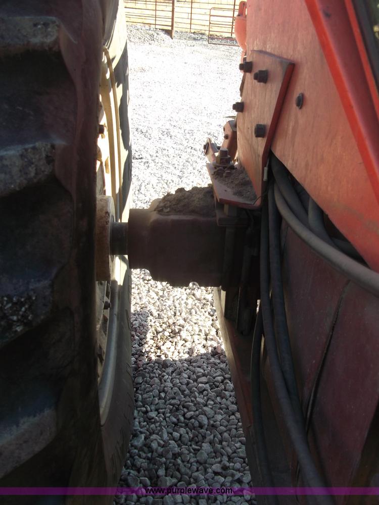 image for item B5068 1976 Allis Chalmers 7060 tractor