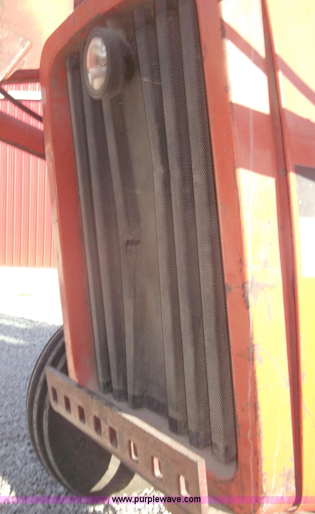 image for item B5068 1976 Allis Chalmers 7060 tractor