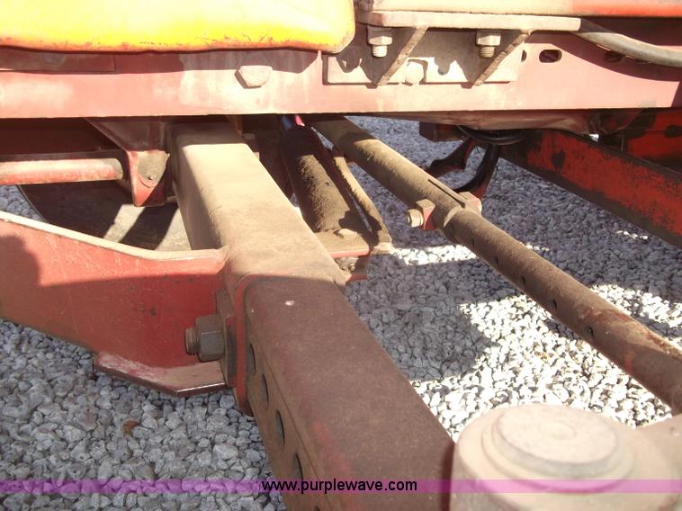 image for item B5068 1976 Allis Chalmers 7060 tractor