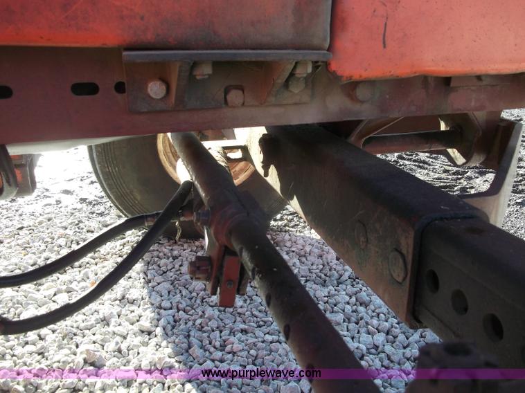 image for item B5068 1976 Allis Chalmers 7060 tractor