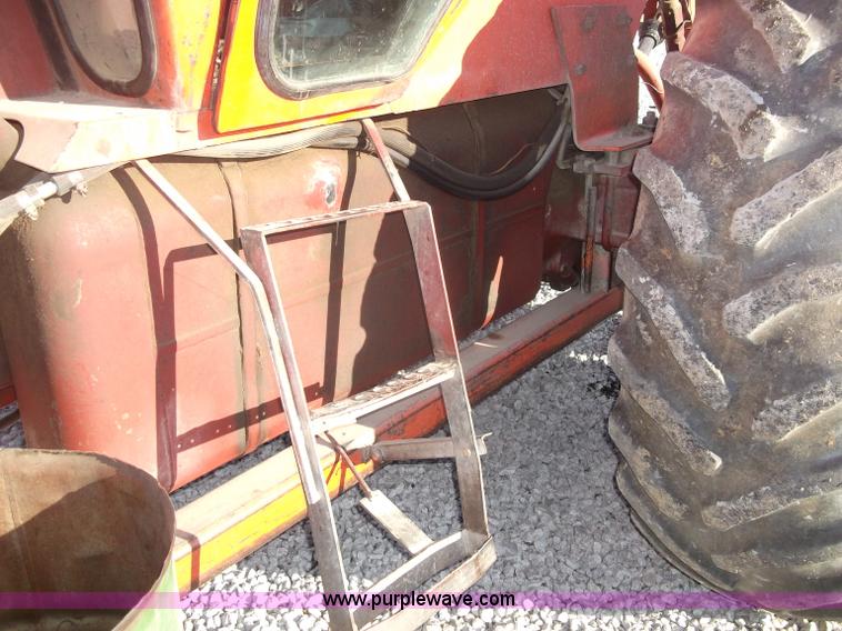 image for item B5068 1976 Allis Chalmers 7060 tractor