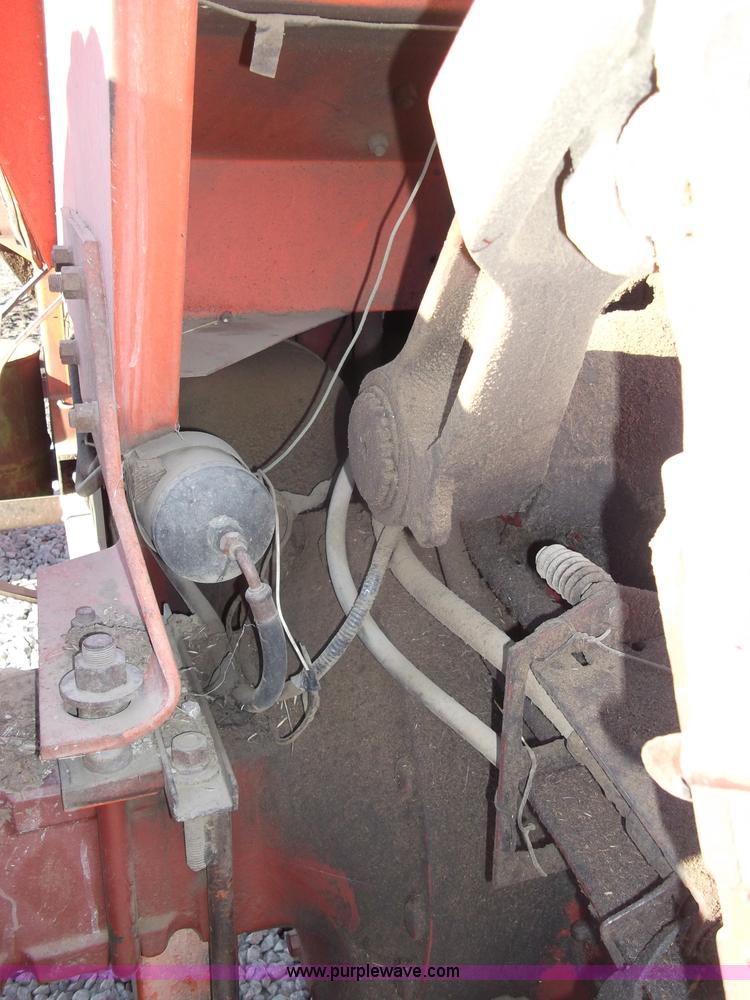 image for item B5068 1976 Allis Chalmers 7060 tractor