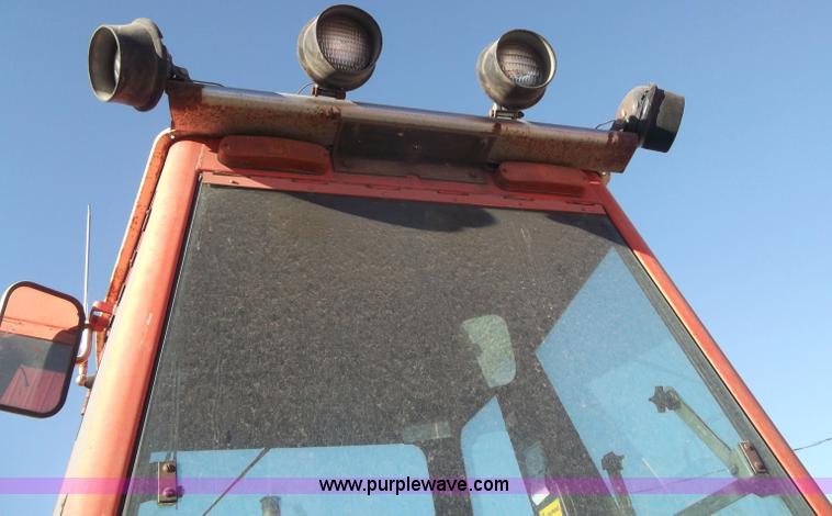 image for item B5068 1976 Allis Chalmers 7060 tractor