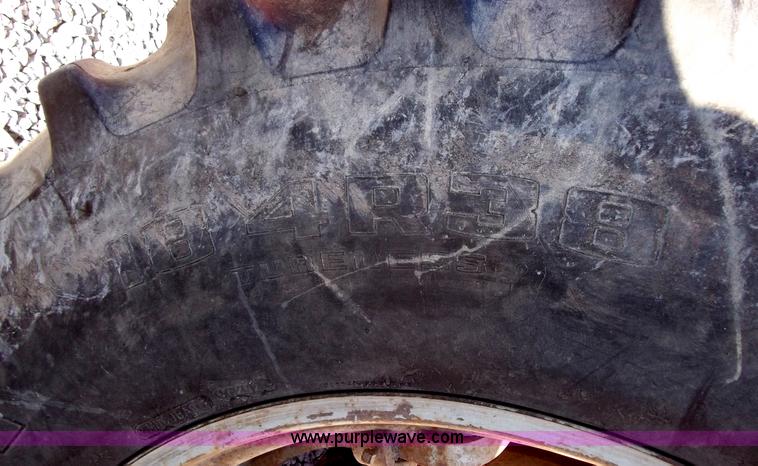 image for item B5068 1976 Allis Chalmers 7060 tractor