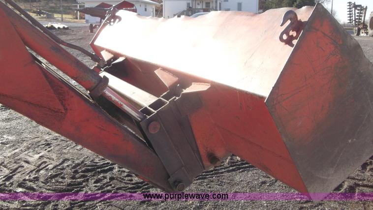 image for item B5068 1976 Allis Chalmers 7060 tractor