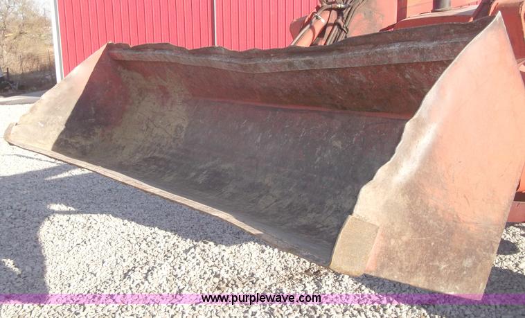 image for item B5068 1976 Allis Chalmers 7060 tractor