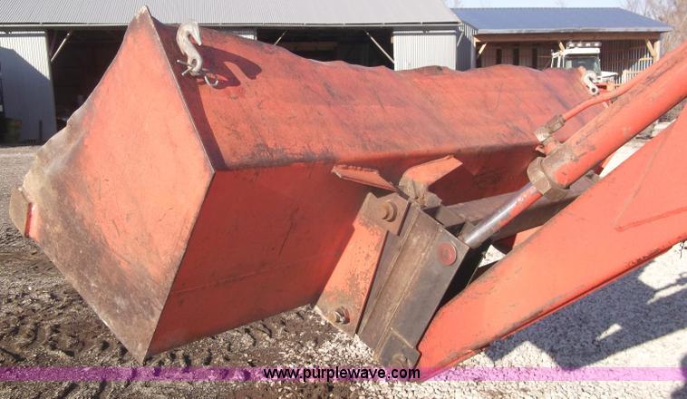 image for item B5068 1976 Allis Chalmers 7060 tractor