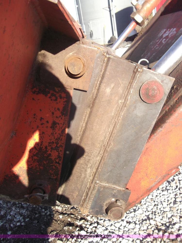 image for item B5068 1976 Allis Chalmers 7060 tractor