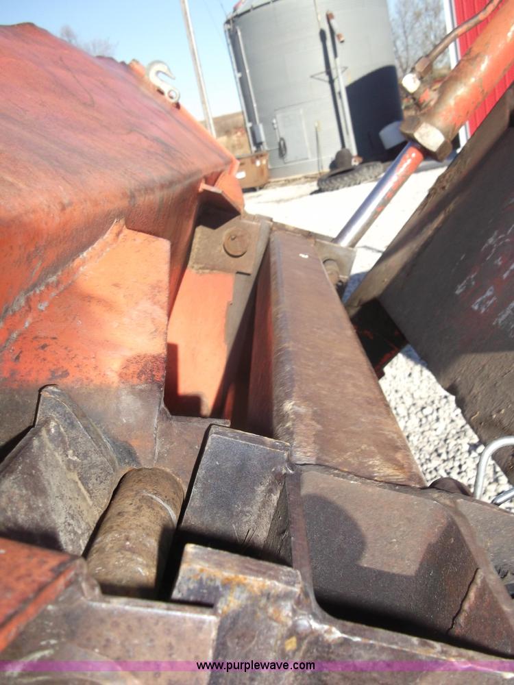 image for item B5068 1976 Allis Chalmers 7060 tractor