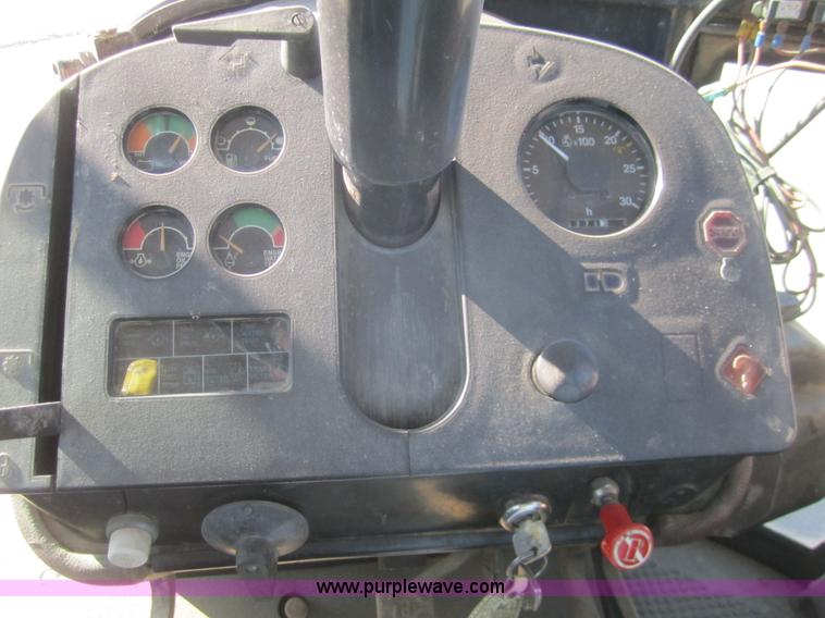 image for item B5531 1988 John Deere 4450 tractor