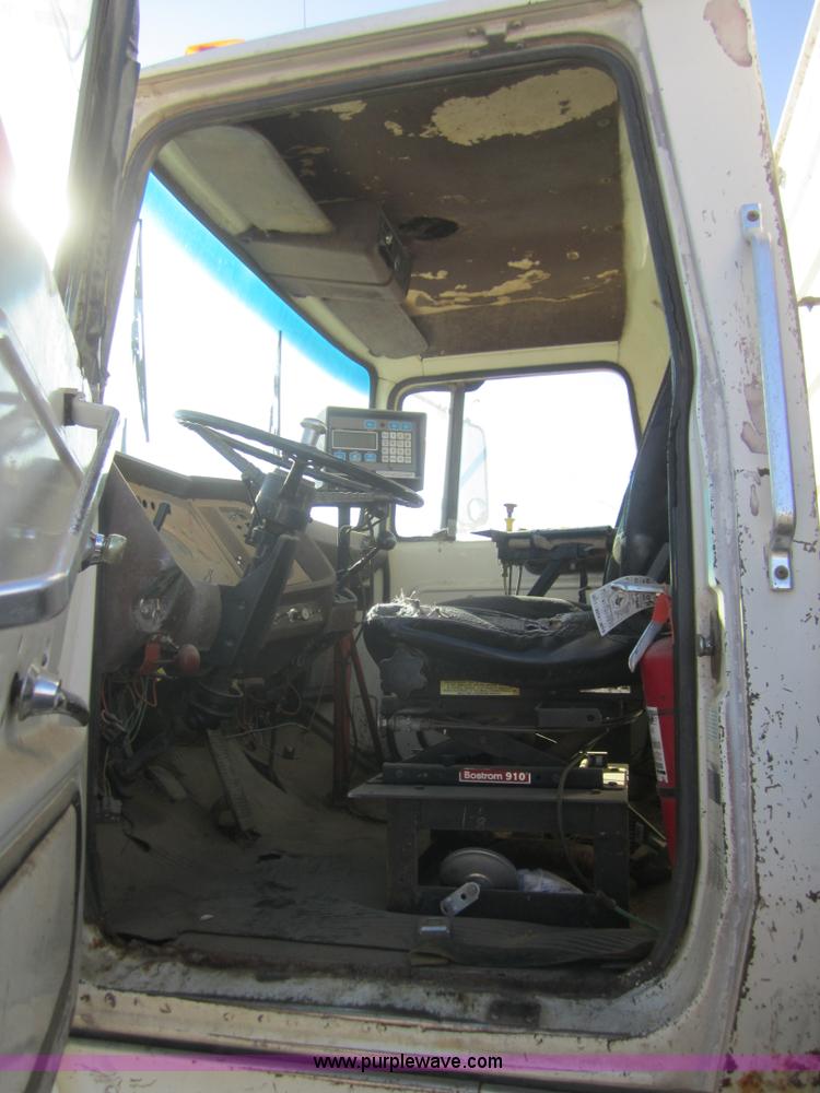 image for item B5534 1983 Ford LN800 bale feeder