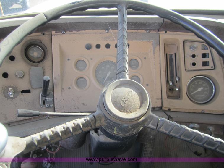 image for item B5534 1983 Ford LN800 bale feeder