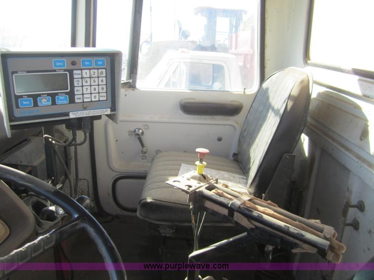 image for item B5534 1983 Ford LN800 bale feeder