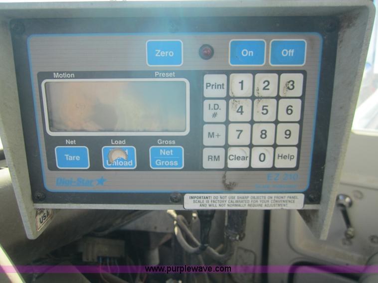 image for item B5534 1983 Ford LN800 bale feeder