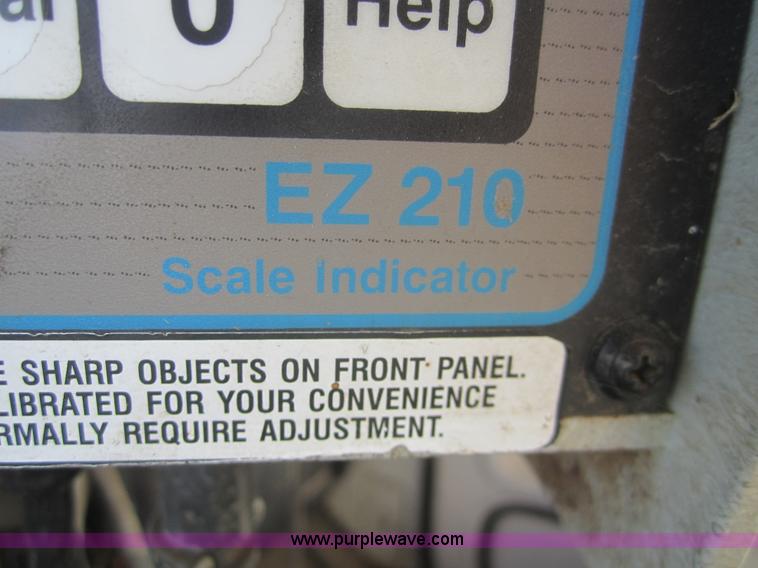 image for item B5534 1983 Ford LN800 bale feeder