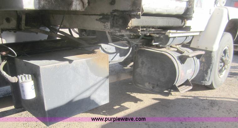 image for item B5534 1983 Ford LN800 bale feeder