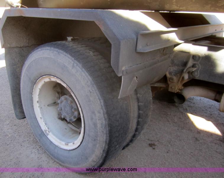 image for item B5534 1983 Ford LN800 bale feeder