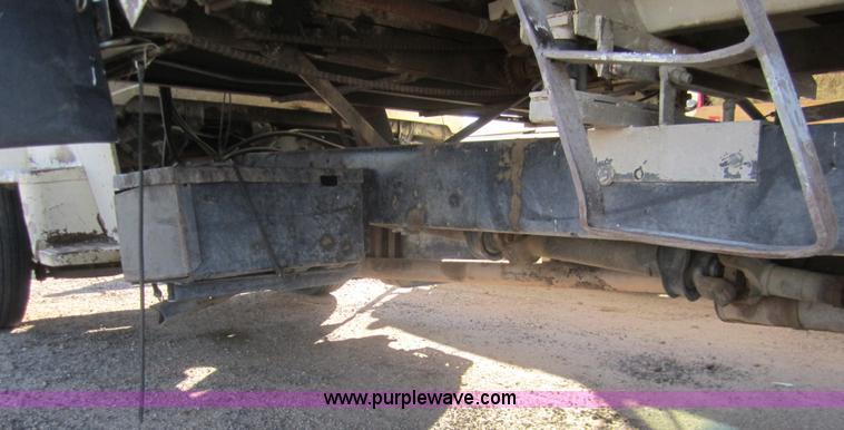 image for item B5534 1983 Ford LN800 bale feeder