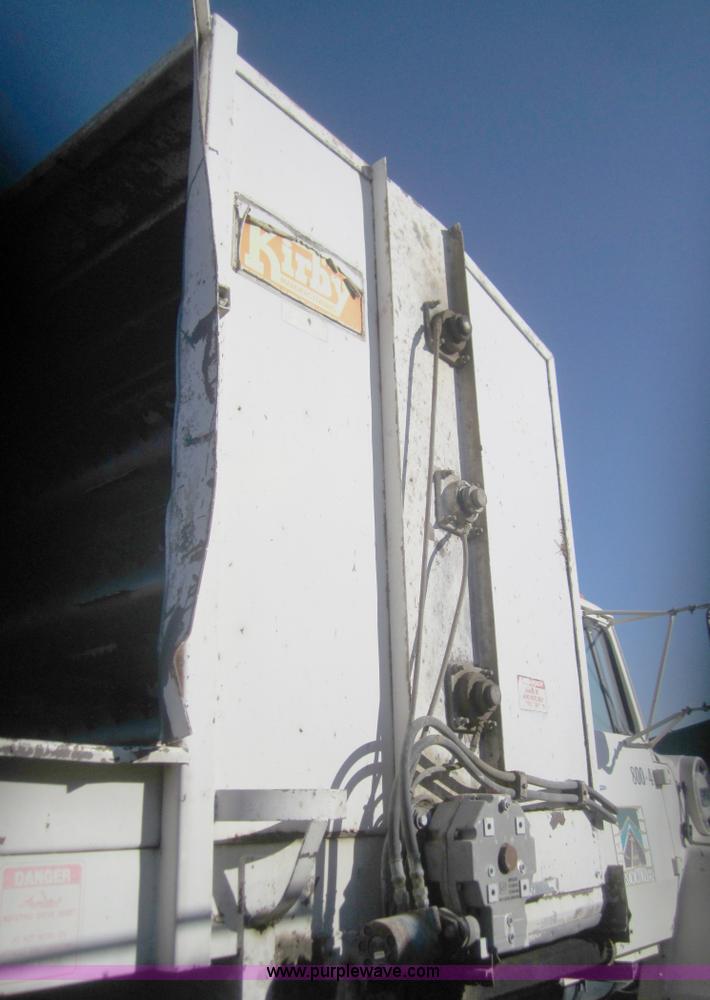 image for item B5534 1983 Ford LN800 bale feeder