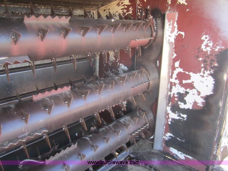 image for item B5534 1983 Ford LN800 bale feeder