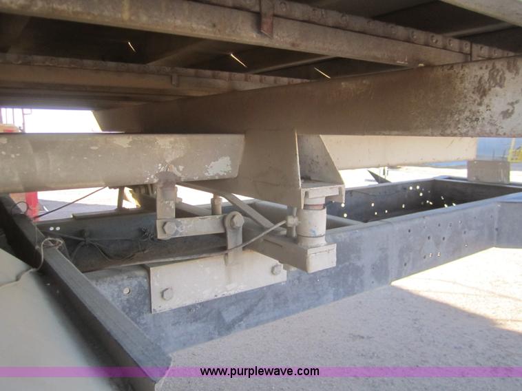 image for item B5534 1983 Ford LN800 bale feeder